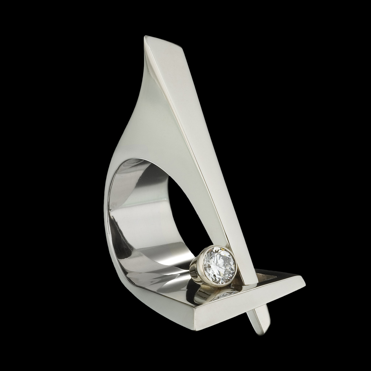 Sculpture Ring with Diamond
