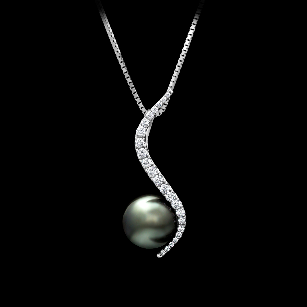 Pearl And Diamond Pendant Necklace