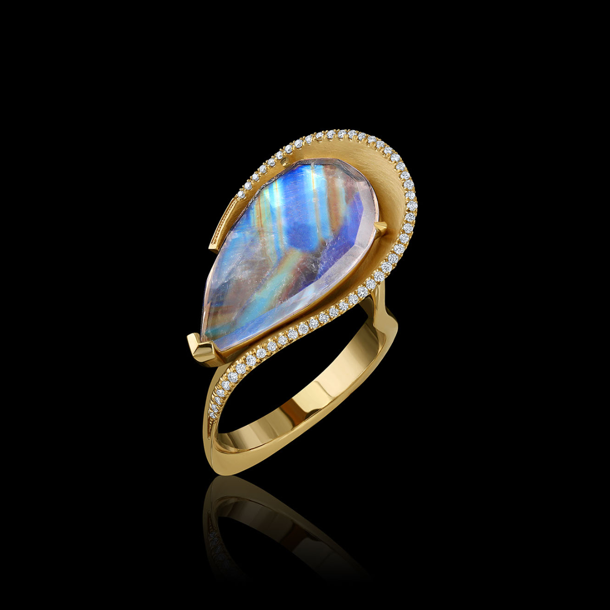 Moonstone, Diamond & Yellow Gold Ring | Eleganza