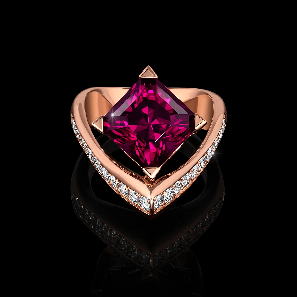 Voilá Garnet Ring